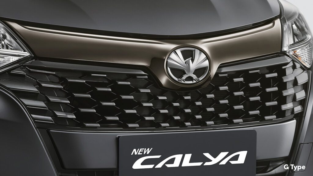 Desain Grille baru New Toyota Calya dengan aksen geometris dan chrome yang hadirkan kesan sporty maupun modern.